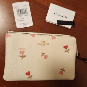 NWT Coach hearts and flowers RARE corner zip wristlet